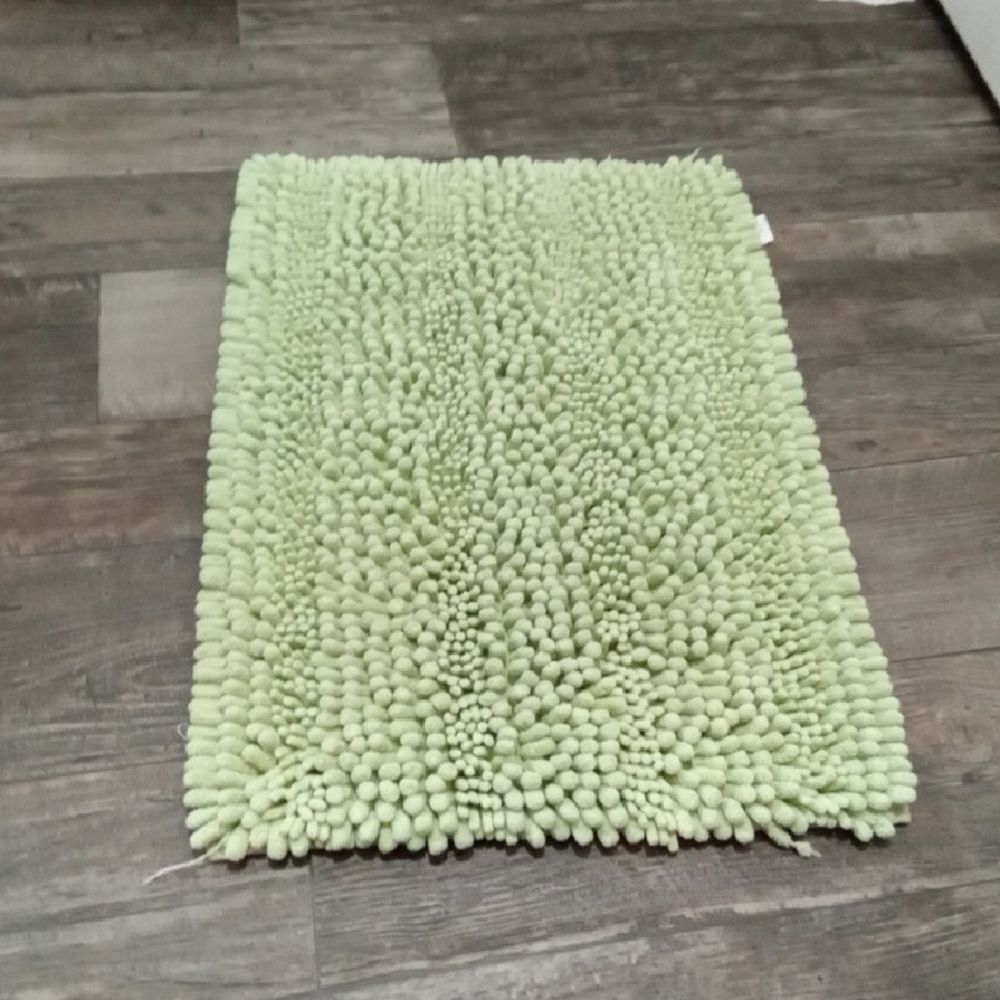 Plush Green Chenille Bath Mat